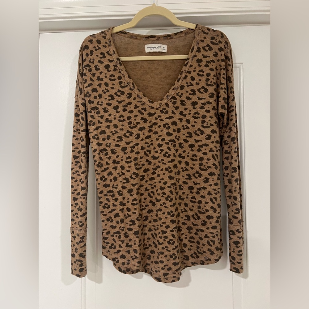 Abercrombie & Fitch Soft & Cozy Cheetah Print V-neck Longsleeve Shirt